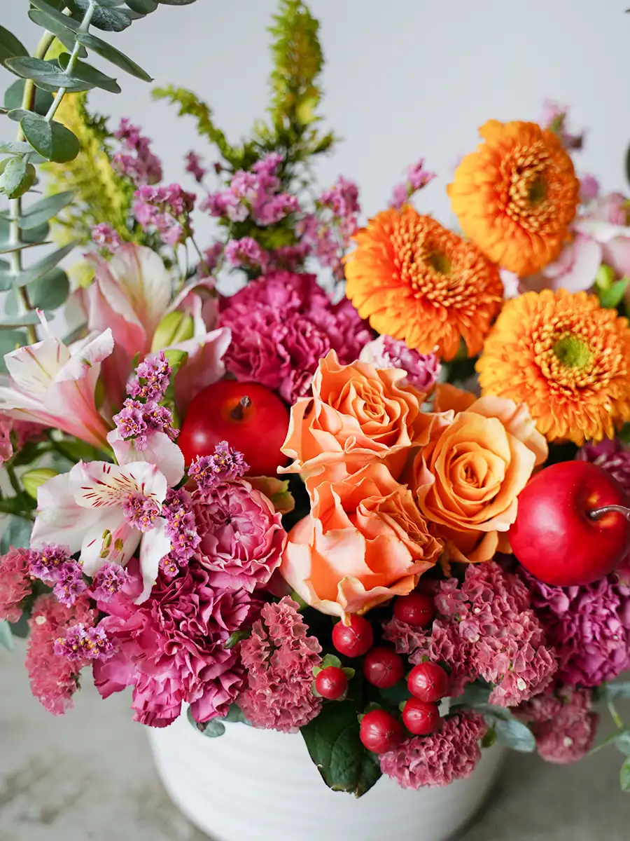 アーチの生花アレンジ ピンクオレンジ S｜フラスタ・楽屋花のSakaseru