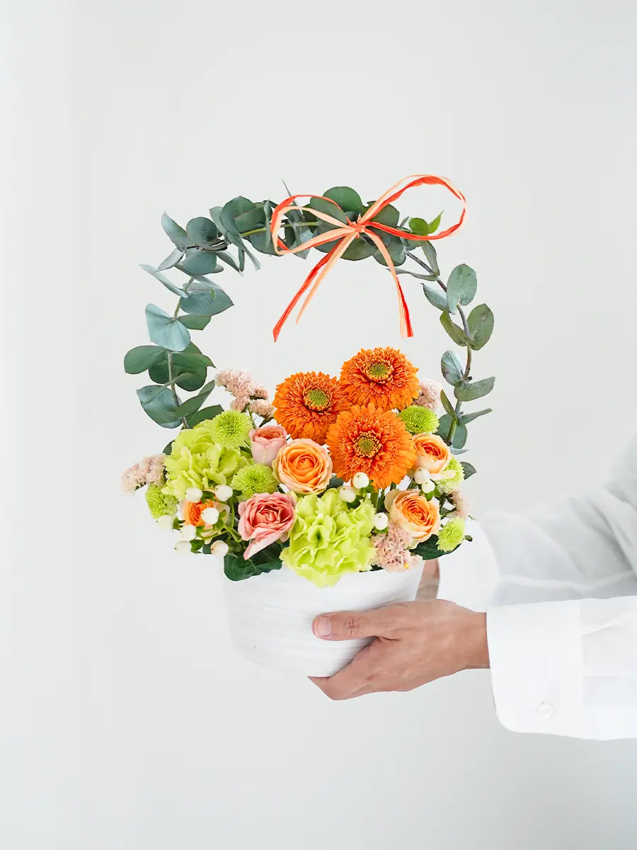 アーチの生花アレンジ オレンジ SS｜フラスタ・楽屋花のSakaseru