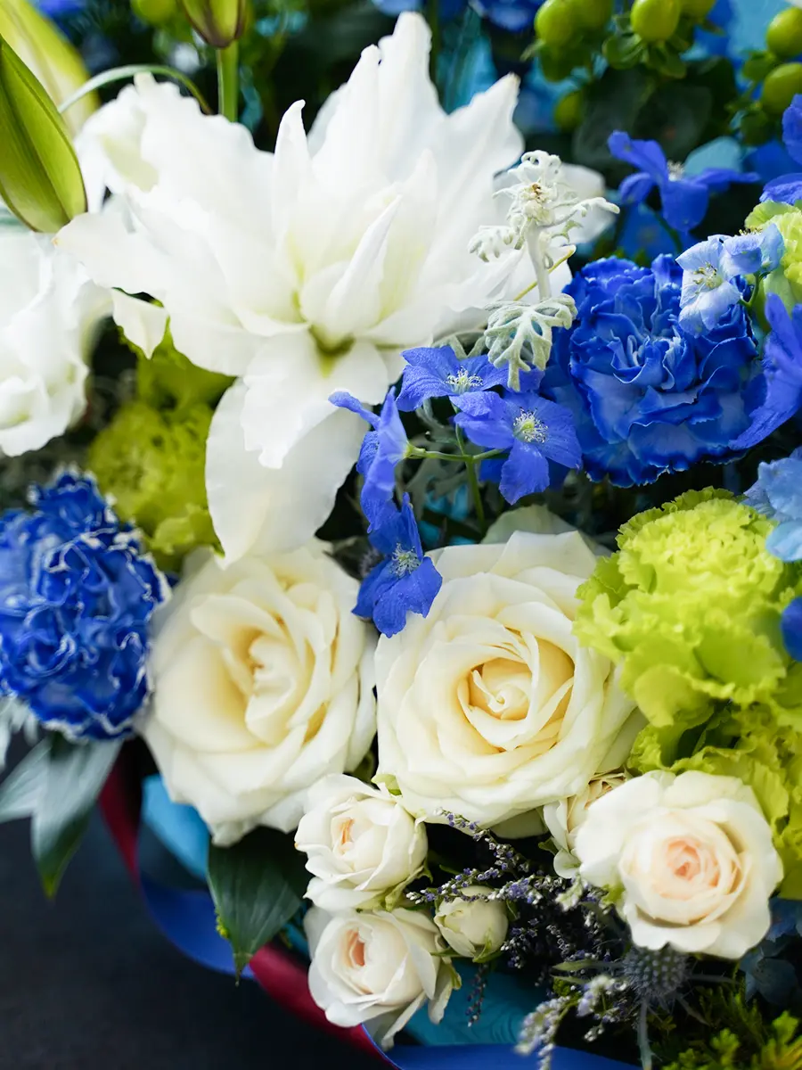 ラッピングが選べる生花アレンジ ブルー L｜フラスタ・楽屋花のSakaseru