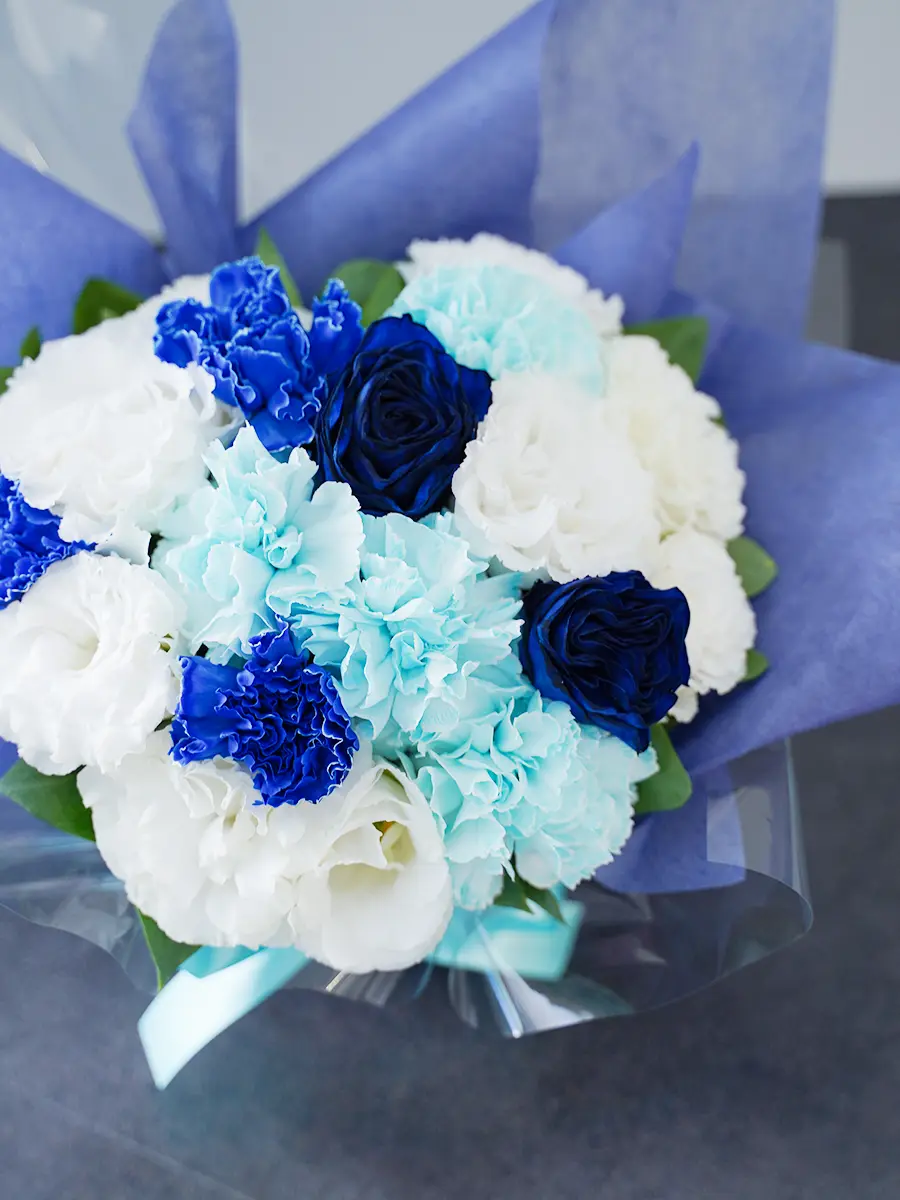 ラッピングが選べるラウンドの生花アレンジ ブルー S｜フラスタ・楽屋