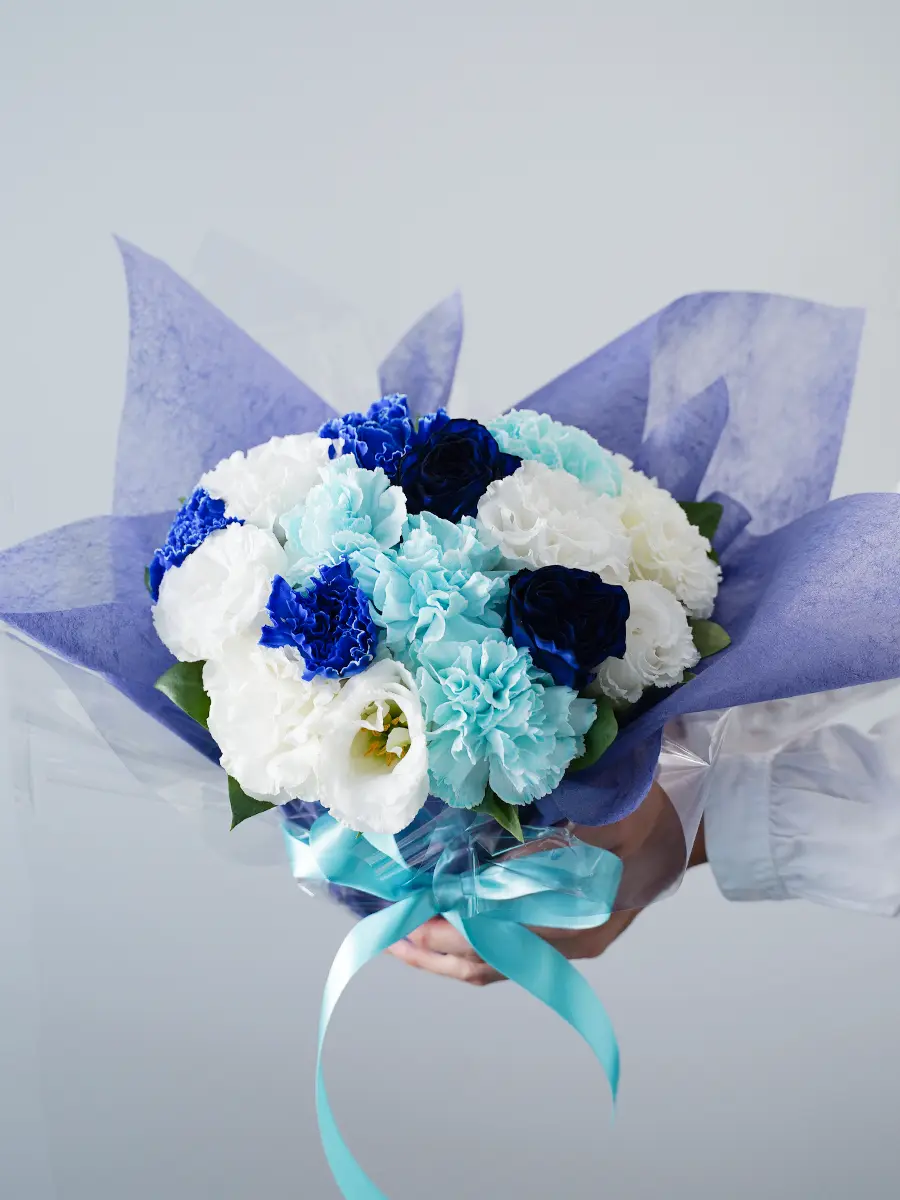 ラッピングが選べるラウンドの生花アレンジ ブルー S｜フラスタ・楽屋
