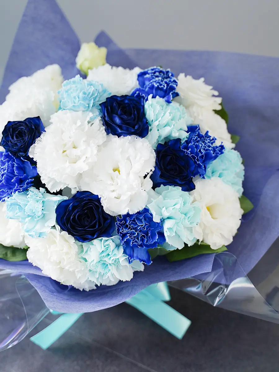 ラッピングが選べるラウンドの生花アレンジ ブルー M｜フラスタ・楽屋