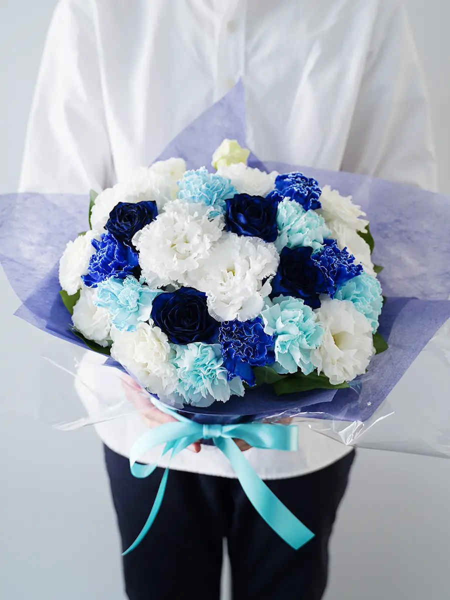 ラッピングが選べるラウンドの生花アレンジ ブルー M｜フラスタ・楽屋