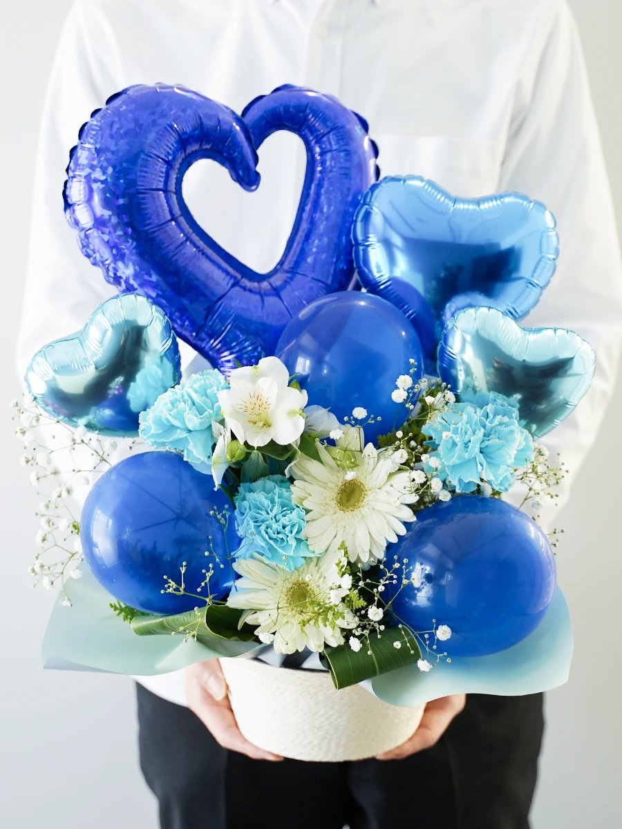 SOLD 展示用　オーダー可能 ハート型バルーンと造花のアレンジメント ハートバルーンの生花アレンジ ブルー｜フラスタ・楽屋花のSakaseru