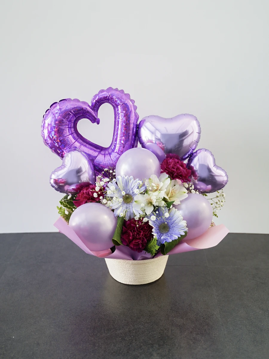ハートバルーンの生花アレンジ 紫｜フラスタ・楽屋花のSakaseru