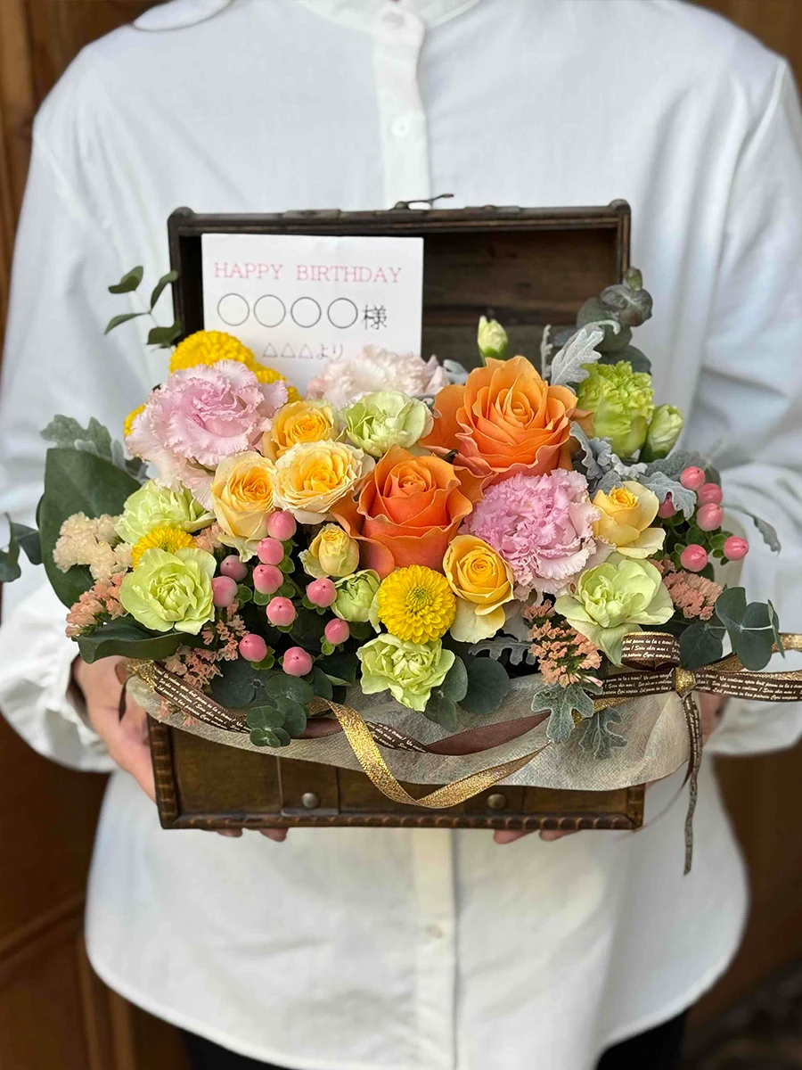 生花のトレジャーボックスアレンジ イエローオレンジピンク M