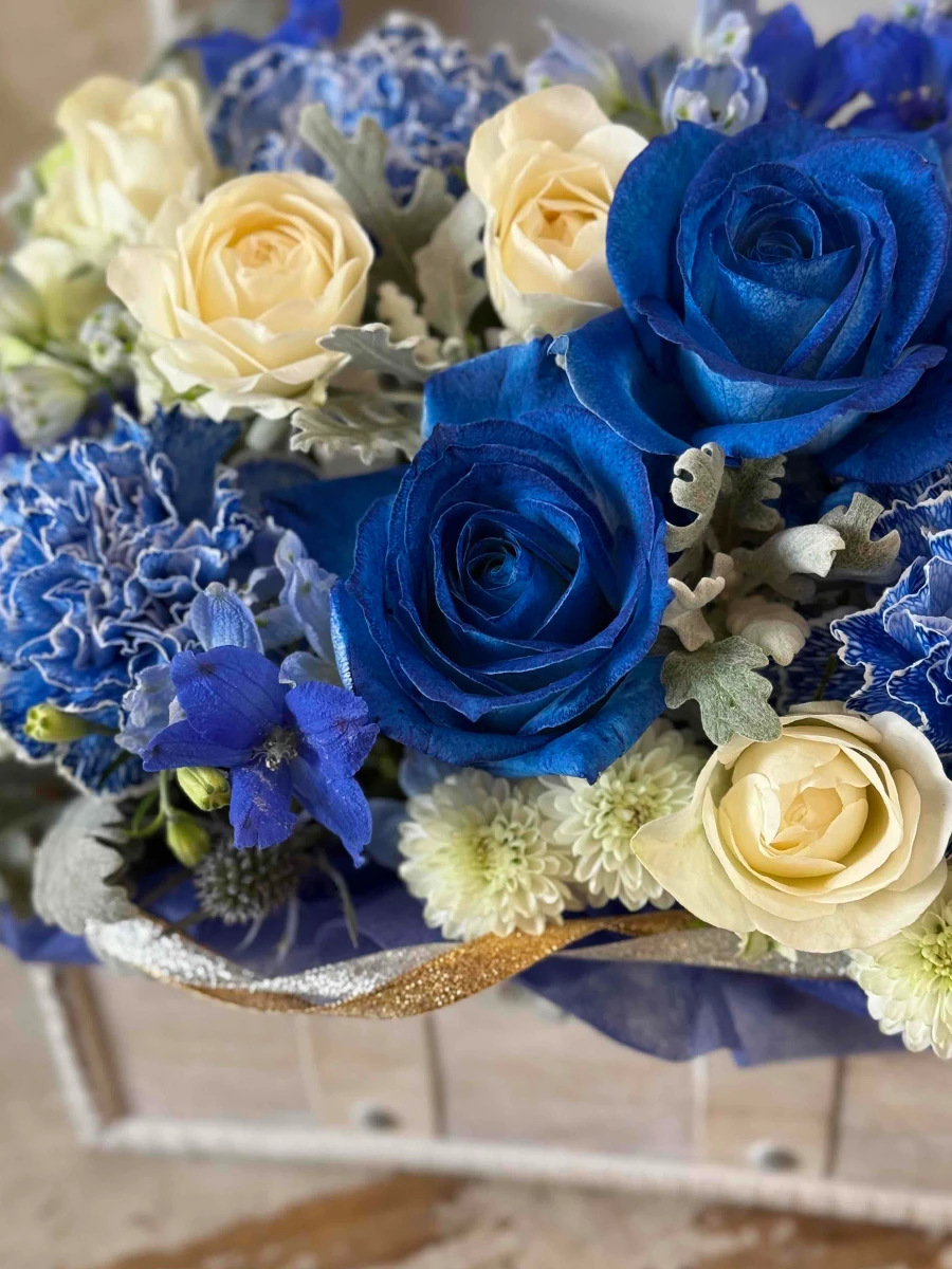 花　おまとめページ 生花のトレジャーボックスアレンジ ブルーホワイト M｜フラスタ