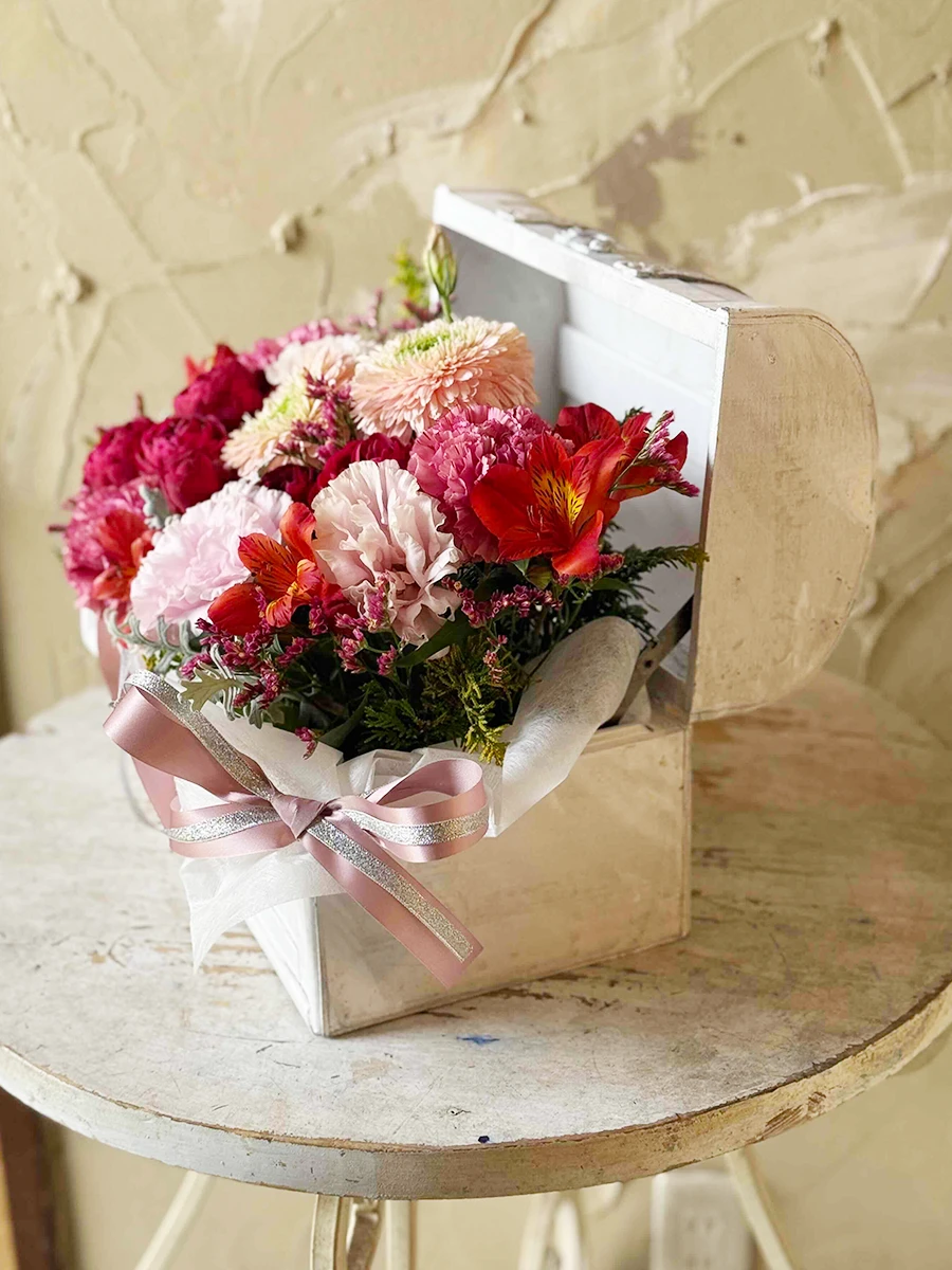 生花のトレジャーボックスアレンジ 赤ピンク L｜フラスタ・楽屋花の