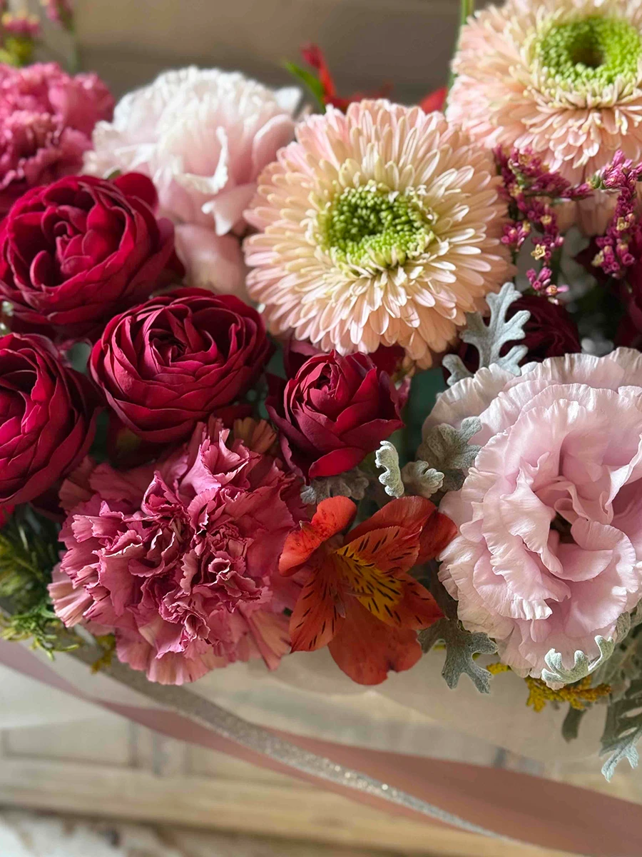 生花のトレジャーボックスアレンジ 赤ピンク L｜フラスタ・楽屋花の