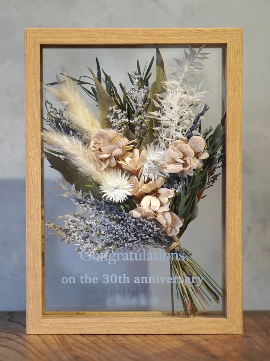 文字入れできるフレームアレンジ M プレミアム｜おしゃれな祝い花通販