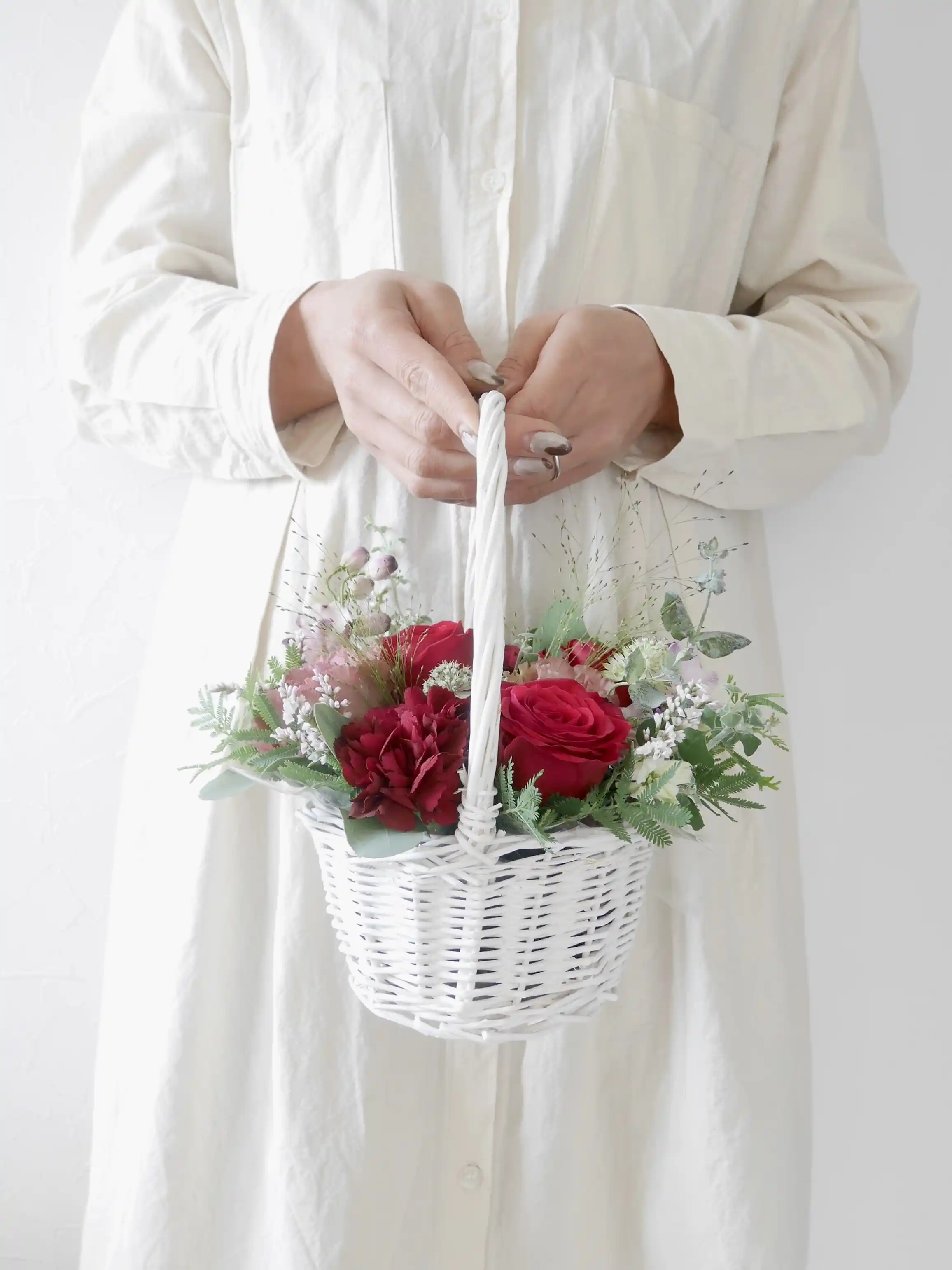 生花のバスケットアレンジ 赤 S｜フラスタ・楽屋花のSakaseru