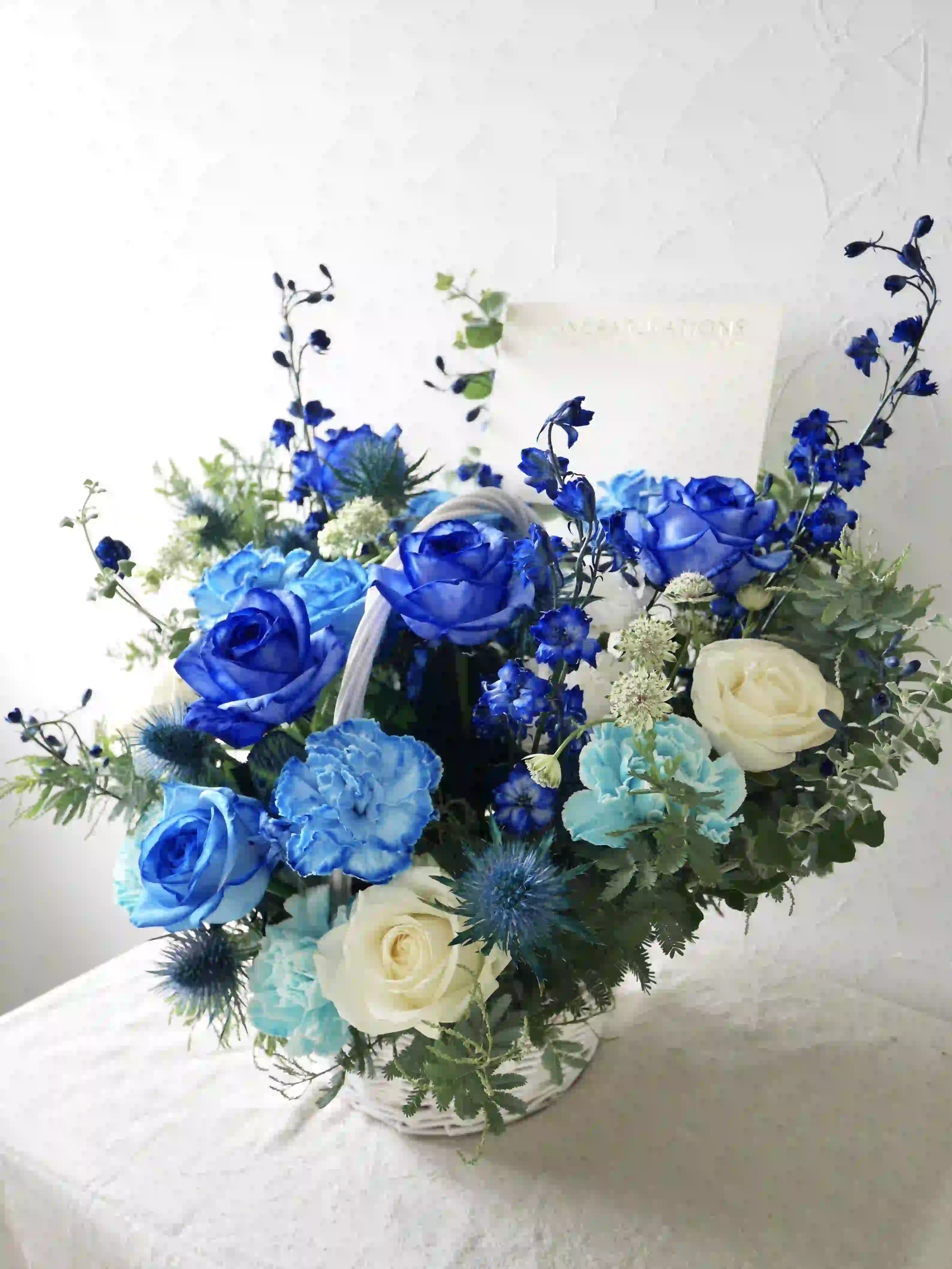 生花のバスケットアレンジ ブルー L｜フラスタ・楽屋花のSakaseru