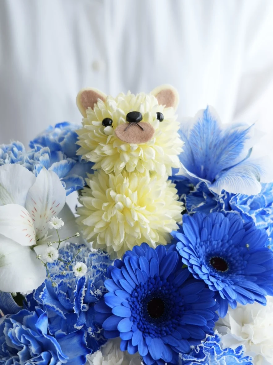 くまのアニマルアレンジ ブルー S｜フラスタ・楽屋花のSakaseru