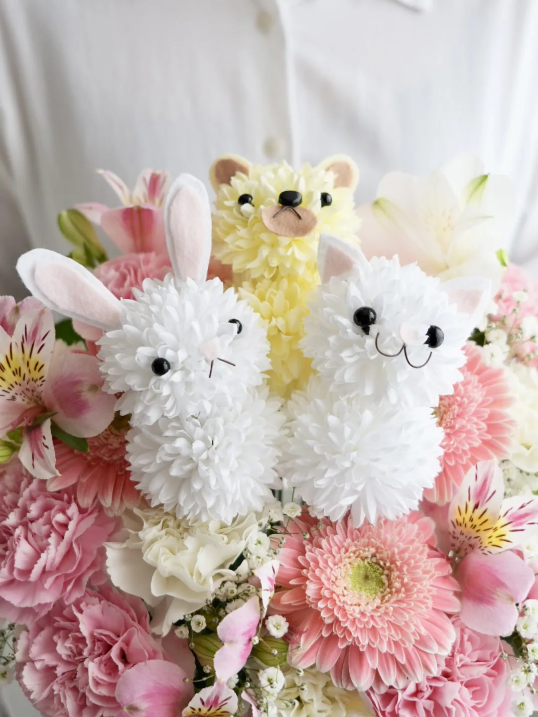 M様 リメイク鉢 真紅薔薇とうさぎさん うさぎのアニマルアレンジ