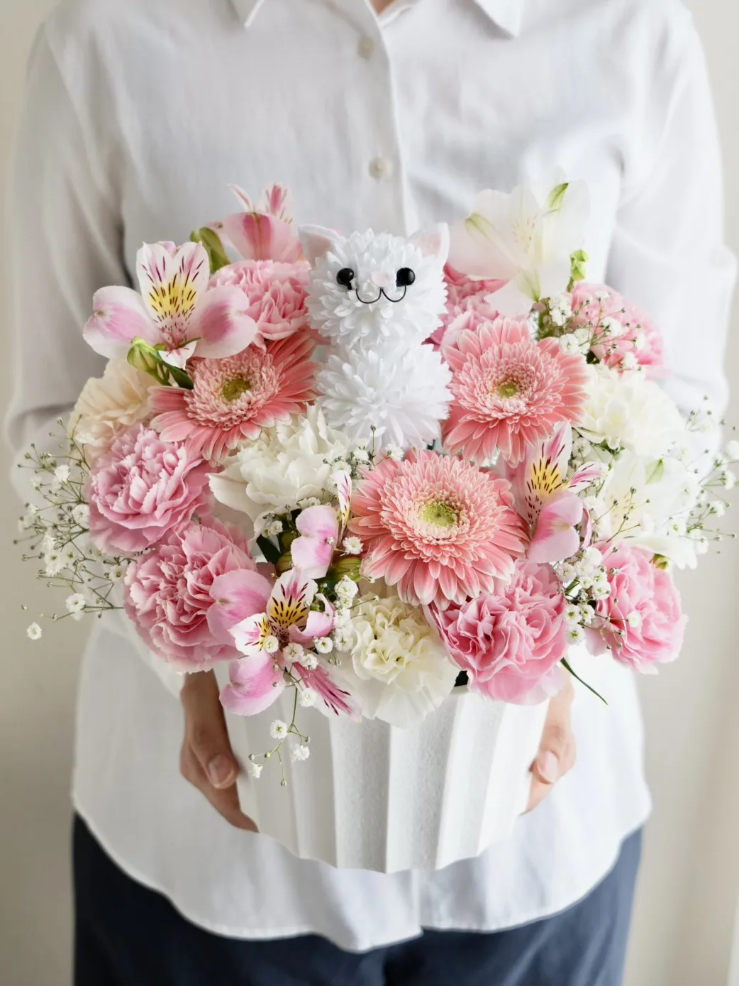 ねこのアニマルアレンジ ピンク M｜フラスタ・楽屋花のSakaseru