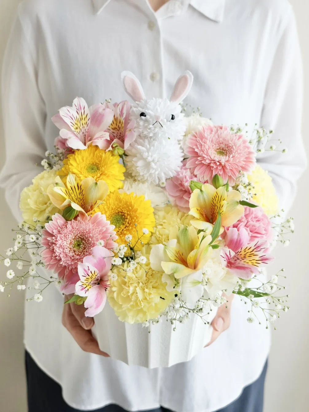 うさぎのアニマルアレンジ おまかせ M｜フラスタ・楽屋花のSakaseru