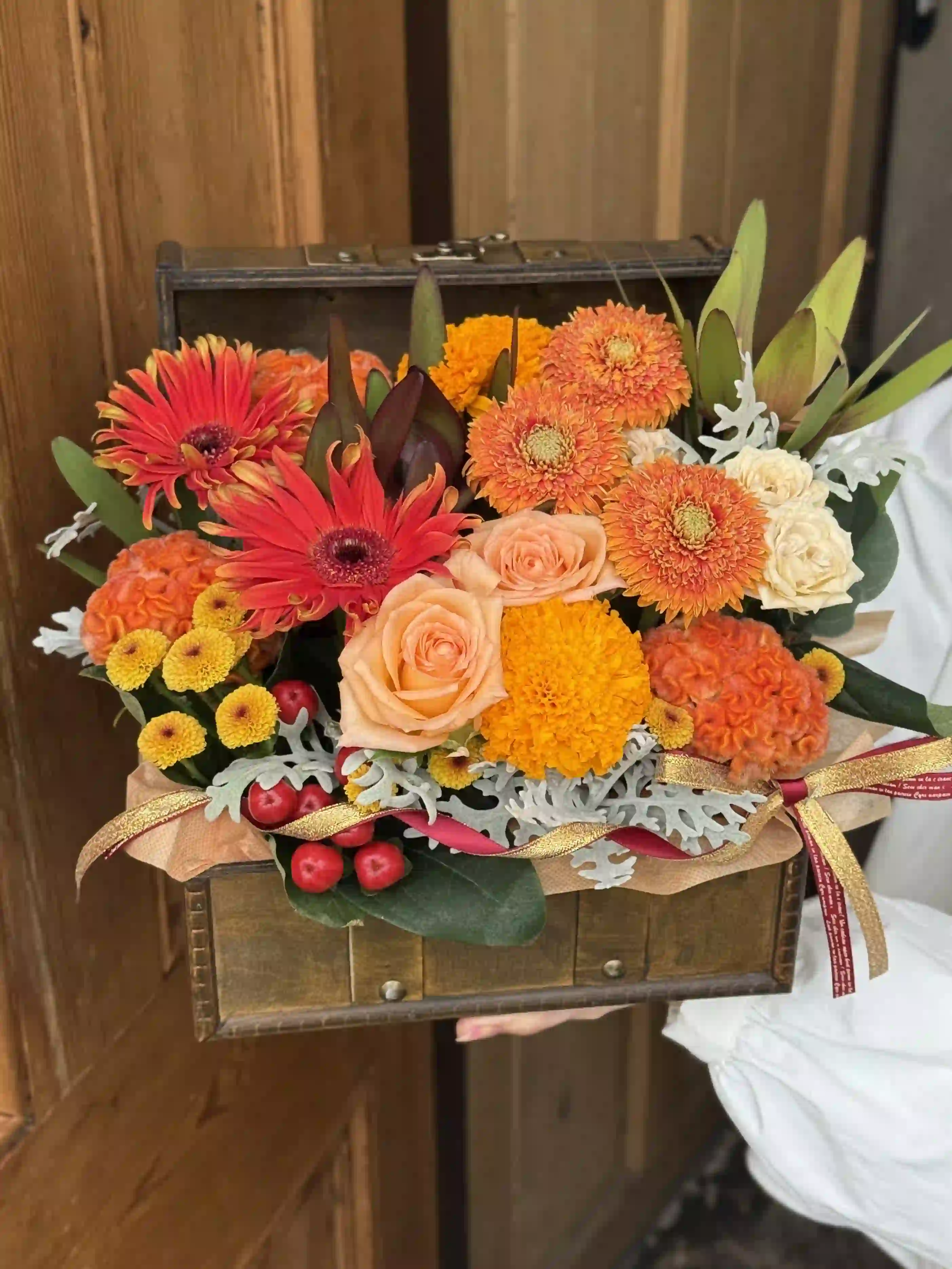 生花のトレジャーボックスアレンジ オレンジ M｜フラスタ・楽屋花の