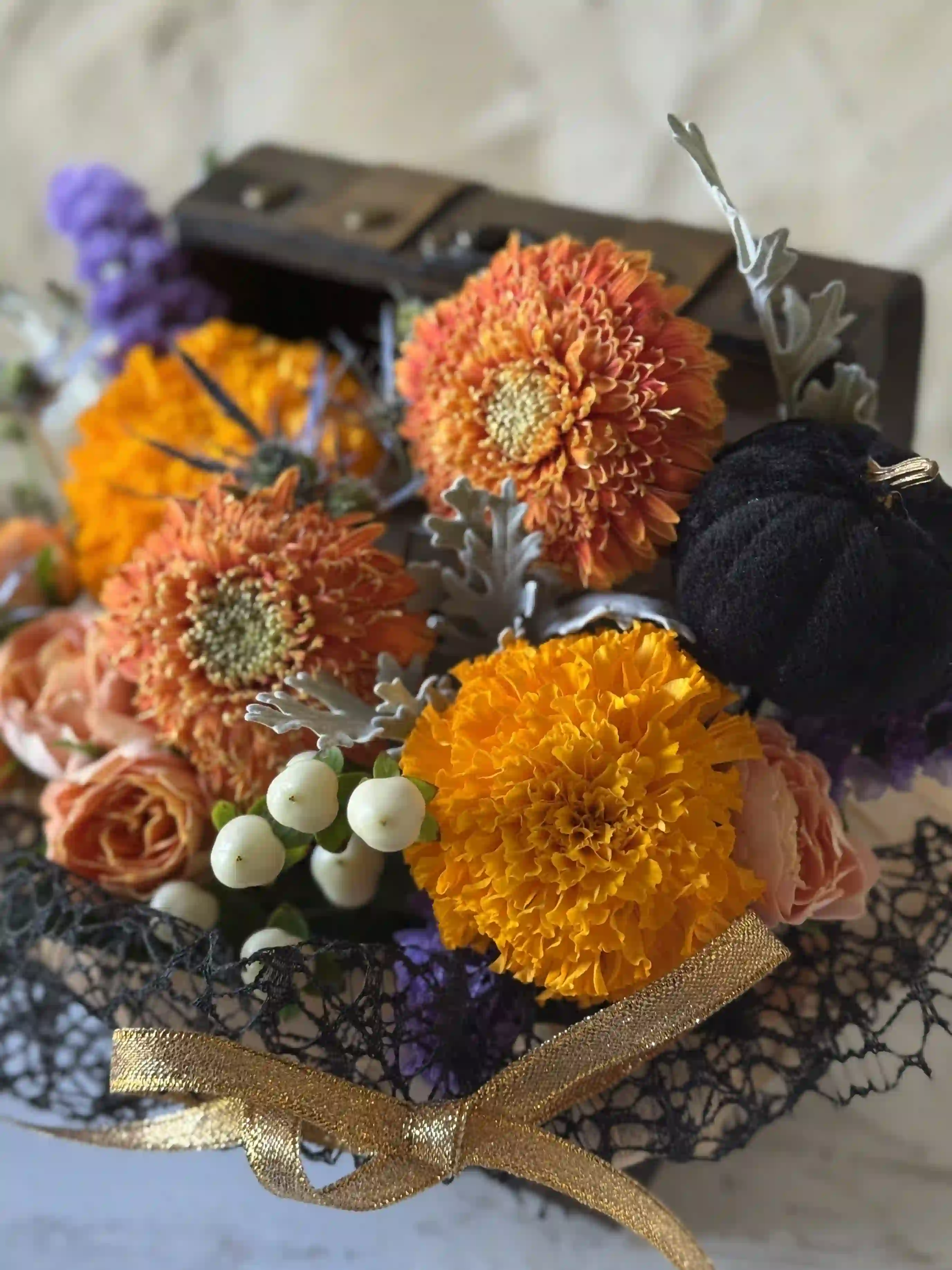 秋限定】生花のトレジャーボックスアレンジ ハロウィンオレンジ