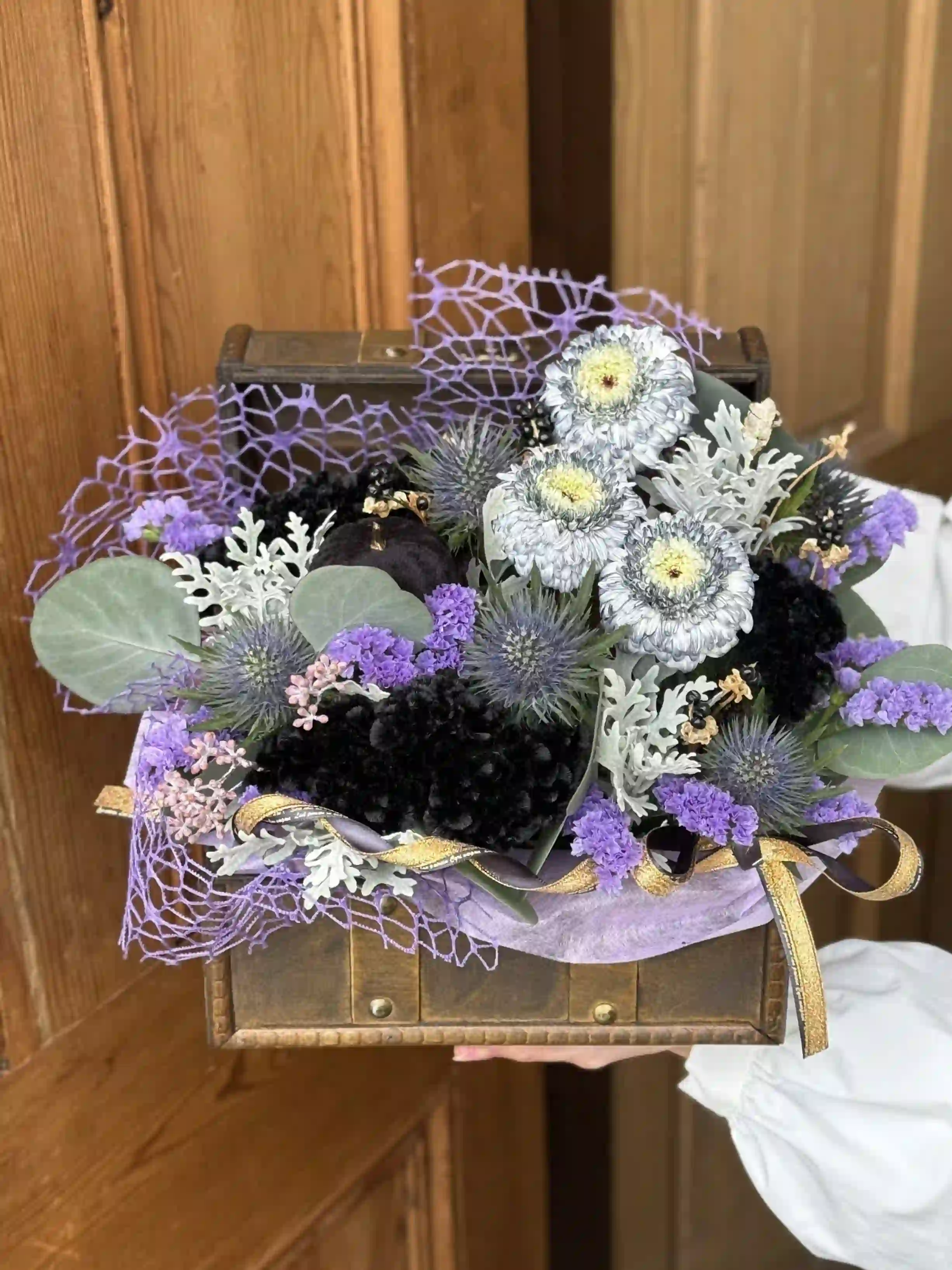 秋限定】生花のトレジャーボックスアレンジ ハロウィンブラック