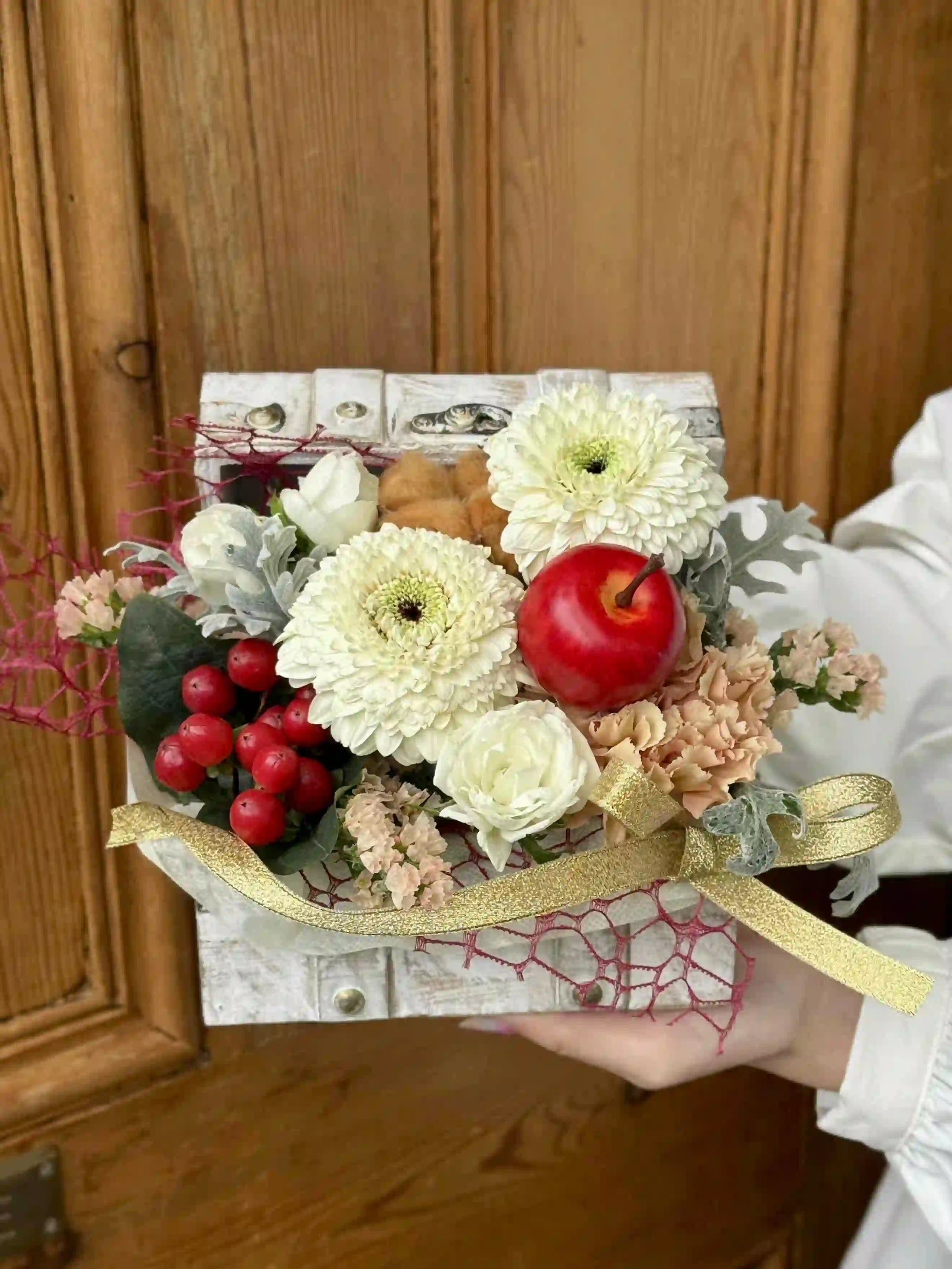 冬限定】生花のトレジャーボックスアレンジ 赤ホワイト S｜フラスタ