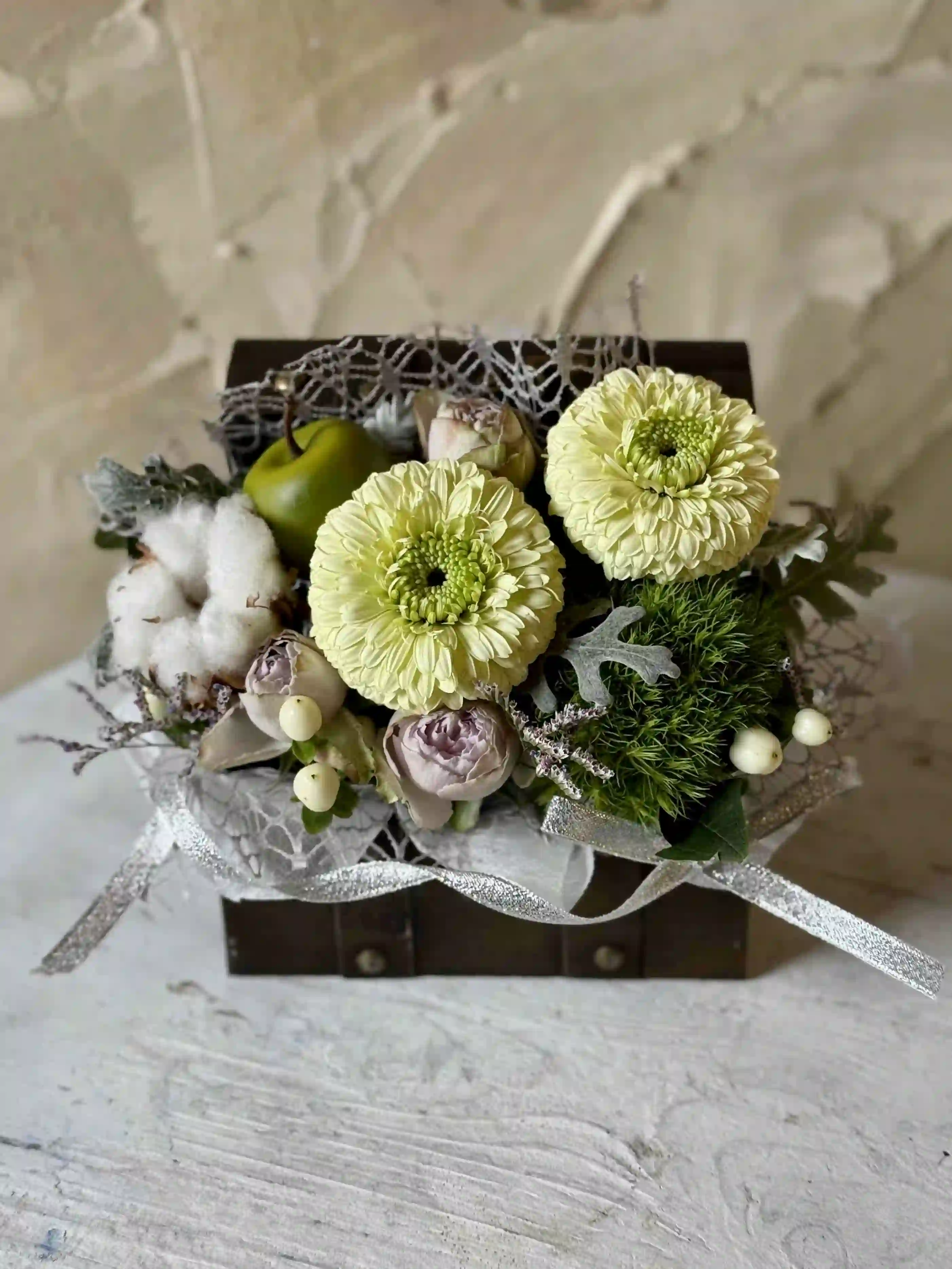 【冬限定】生花のトレジャーボックスアレンジ くすみカラー S