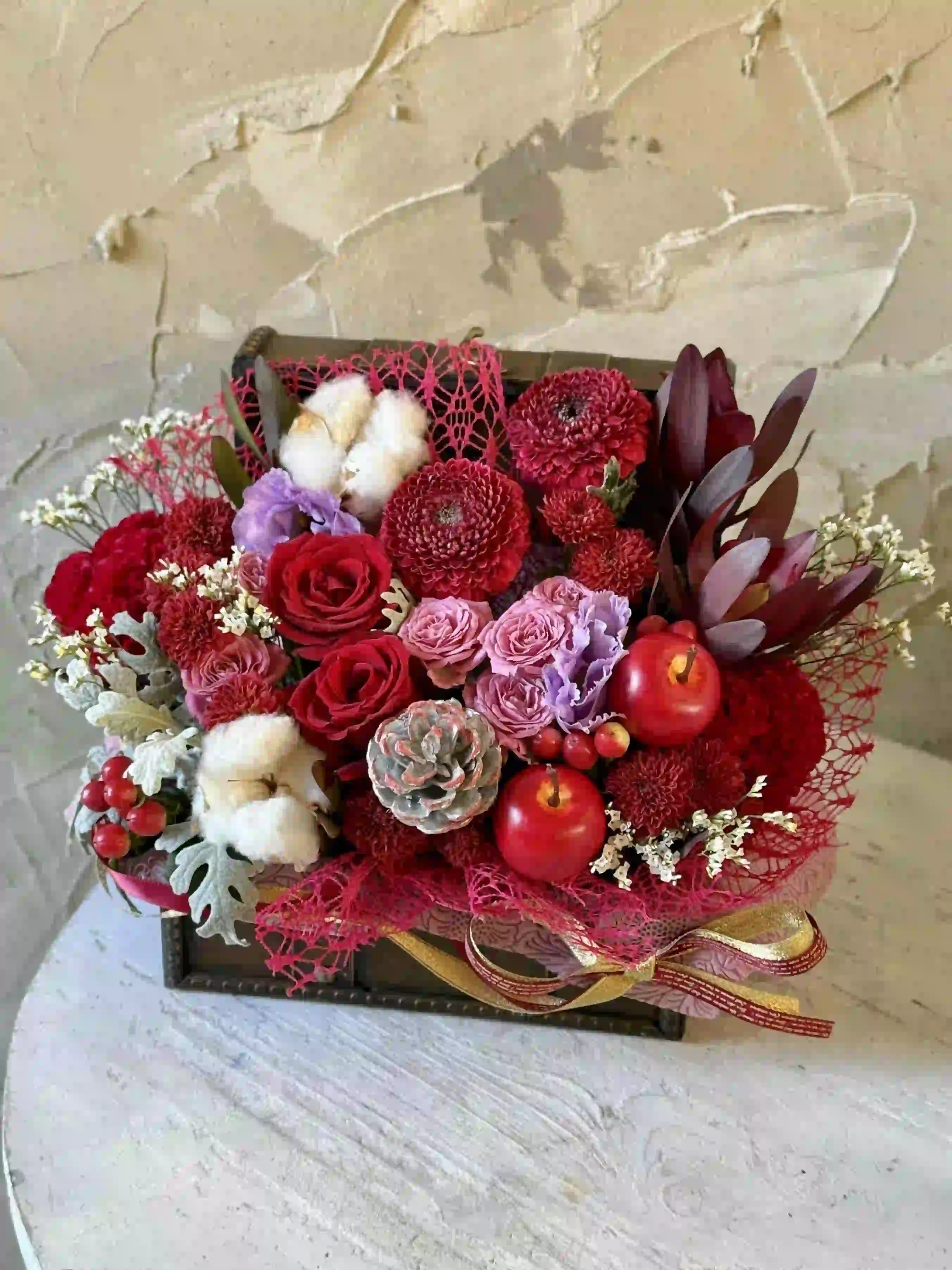 【冬限定】生花のトレジャーボックスアレンジ 赤ミックス M