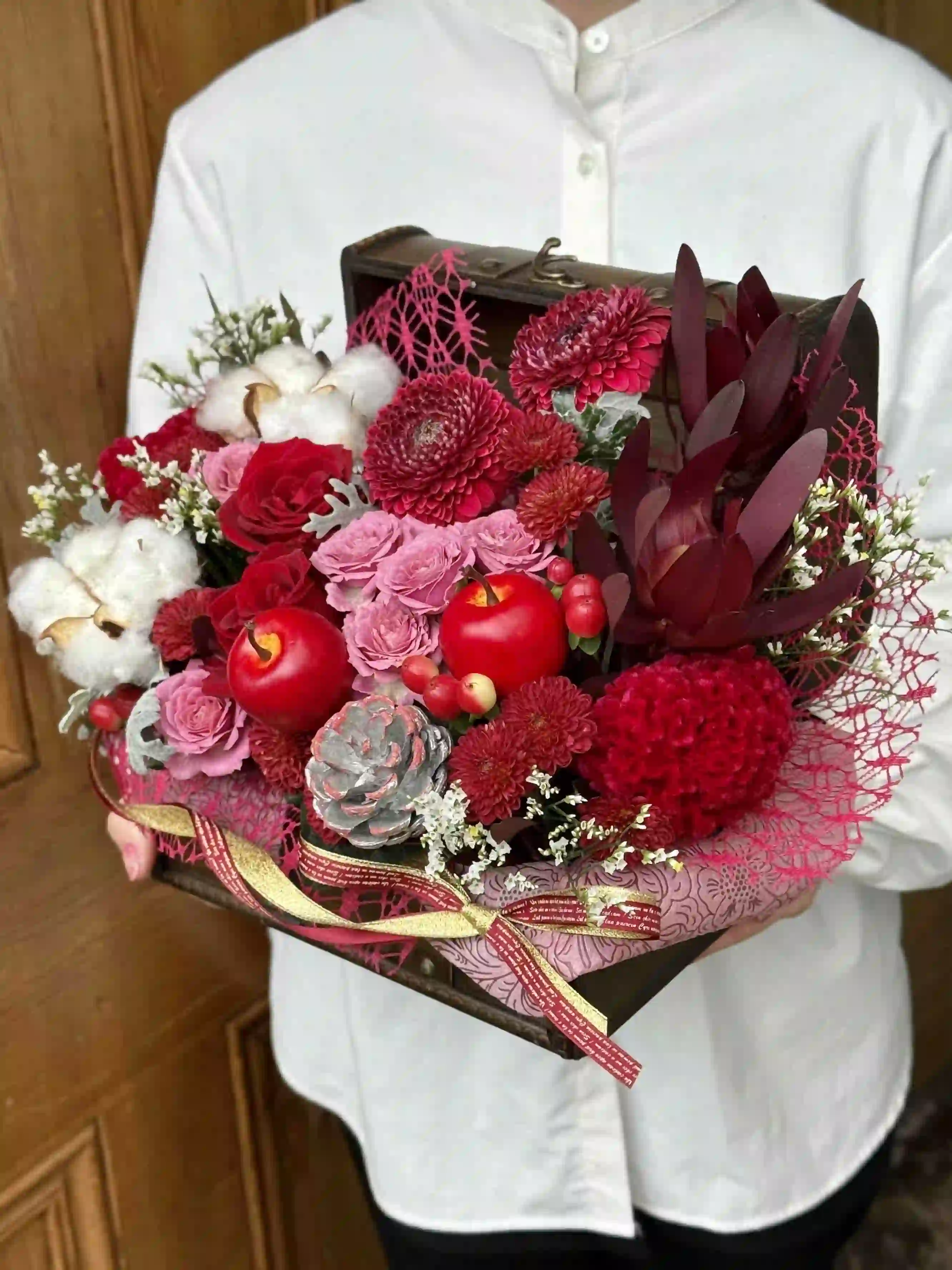 冬限定】生花のトレジャーボックスアレンジ 赤ミックス M｜フラスタ