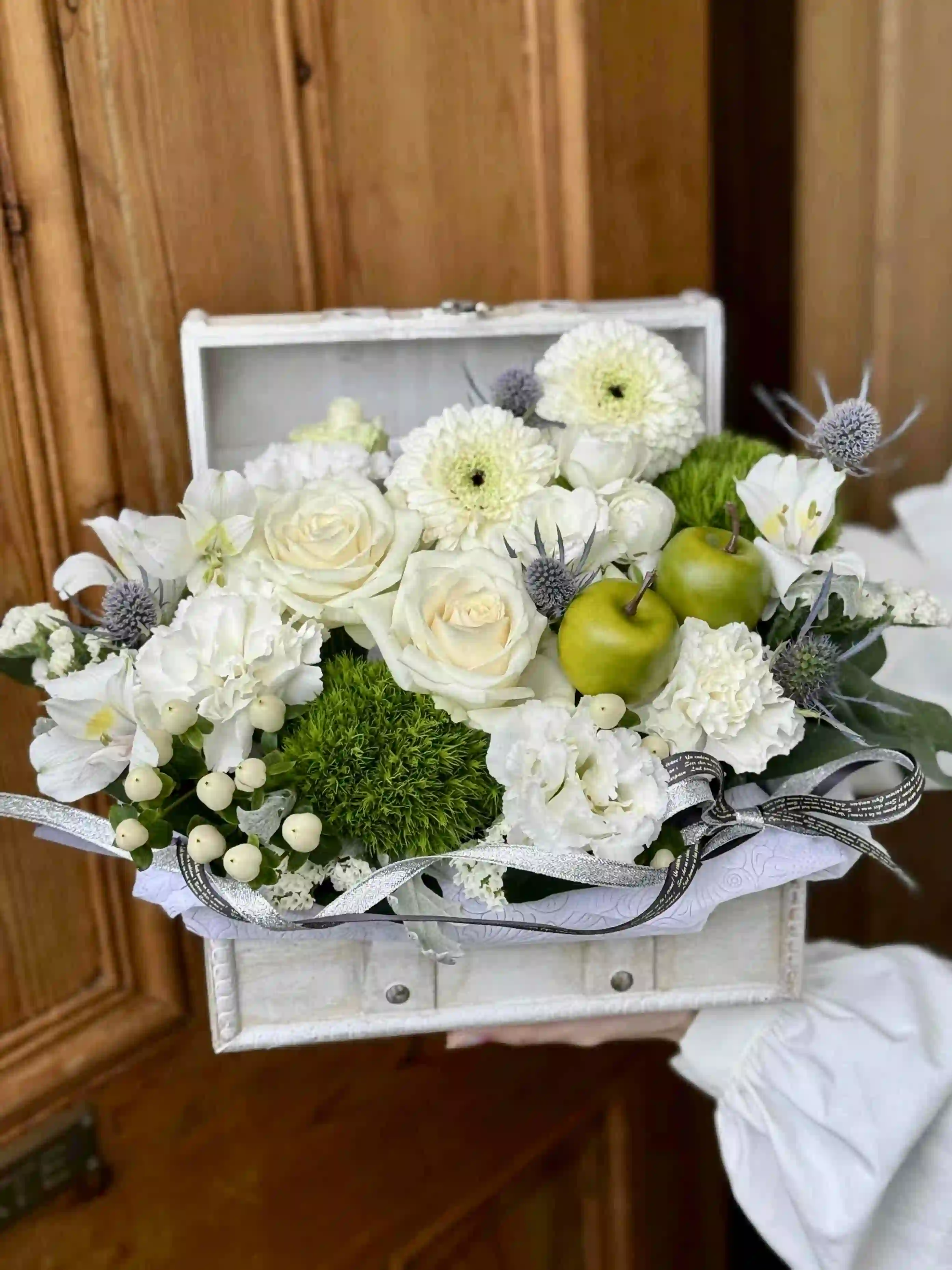 生花のトレジャーボックスアレンジ ホワイト M