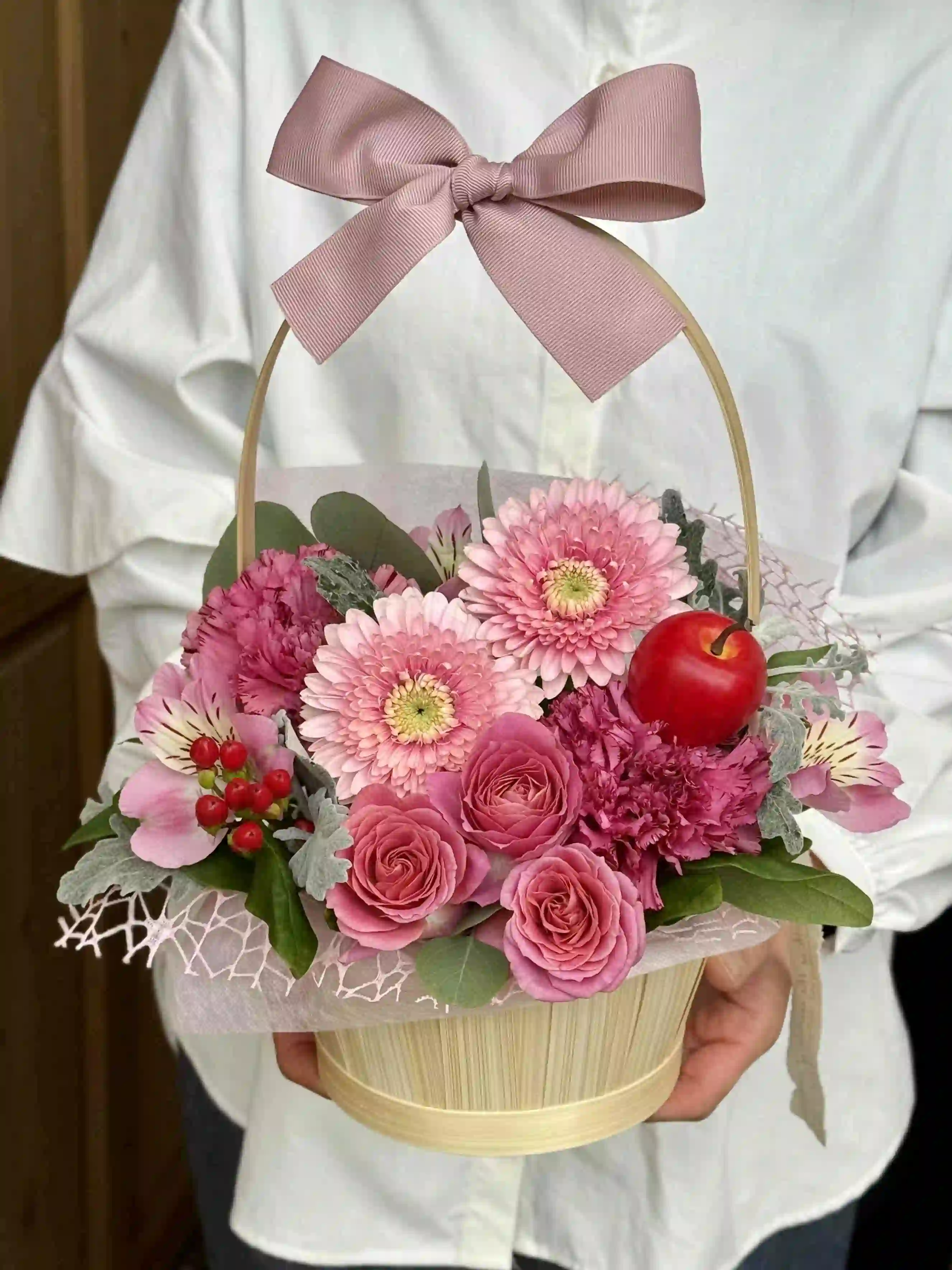 生花のリボンバスケットアレンジ ピンク｜フラスタ・楽屋花のSakaseru