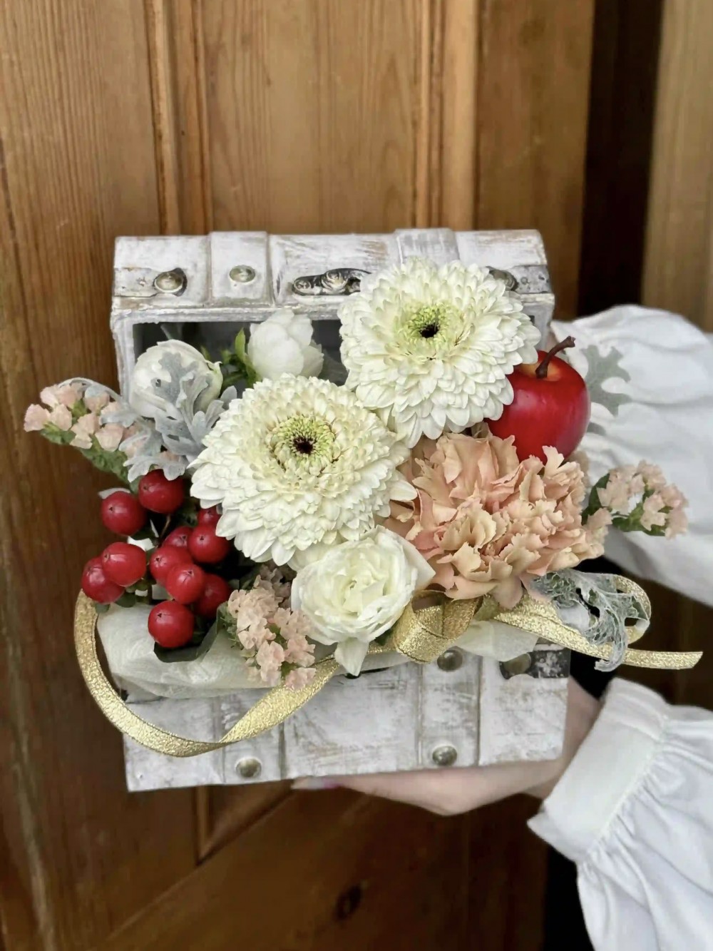 生花のトレジャーボックスアレンジ 赤ホワイト S