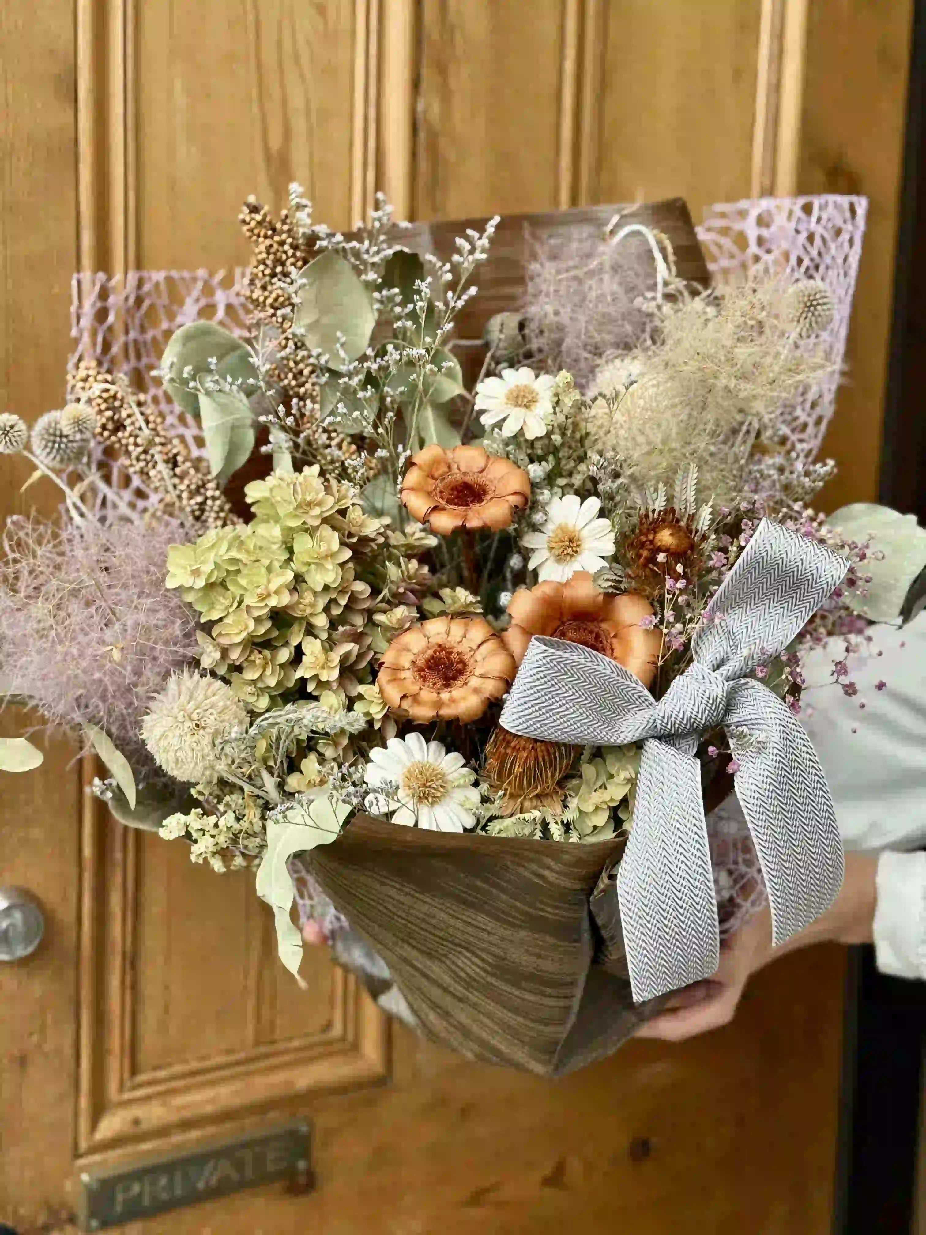ドライフラワーの花束 バラ＆ユーカリ ブラウン 8/31 期間限定セール】ナチュラルなドライフラワーアレンジ M ブラウン