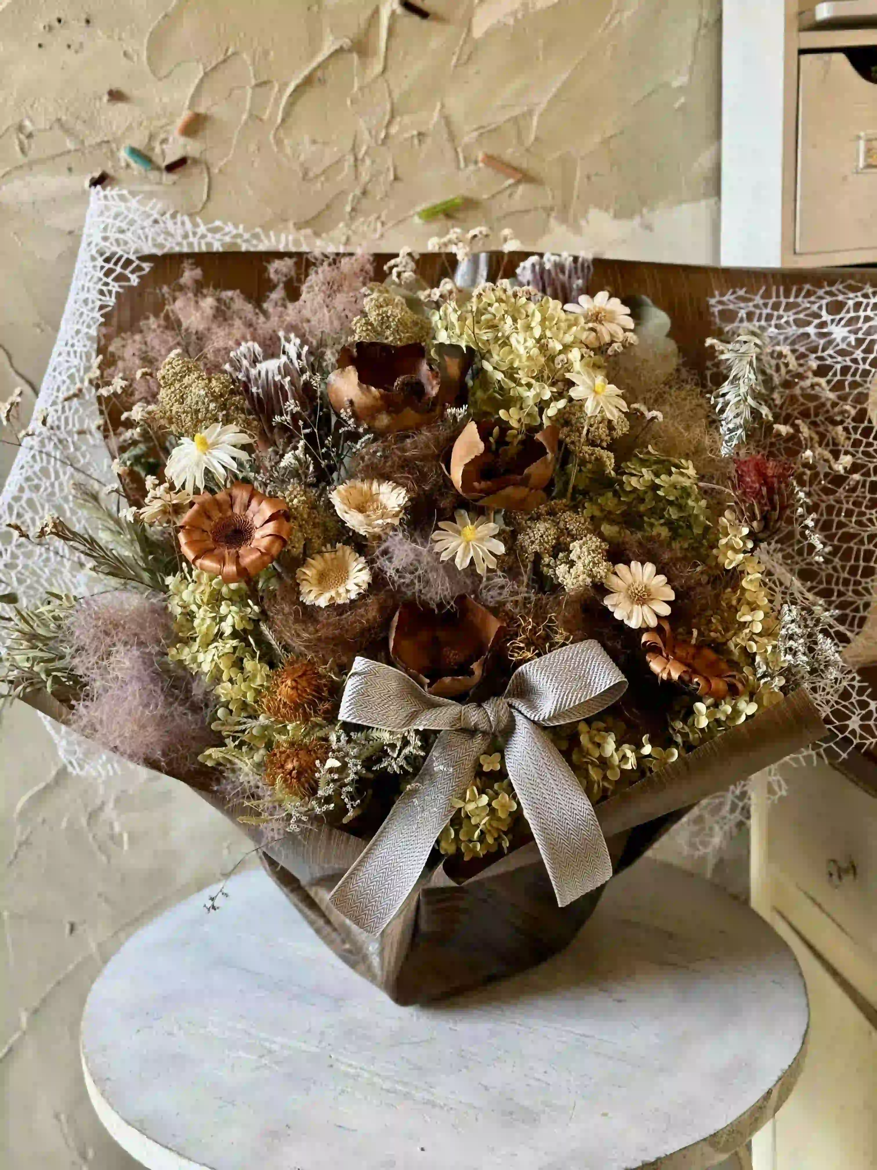 ナチュラルなドライフラワーアレンジ L ブラウン