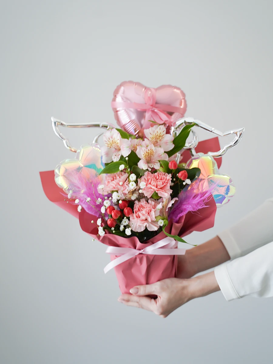羽バルーンの生花アレンジ ピンク