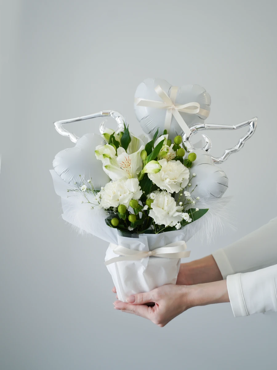 羽バルーンの生花アレンジ 白