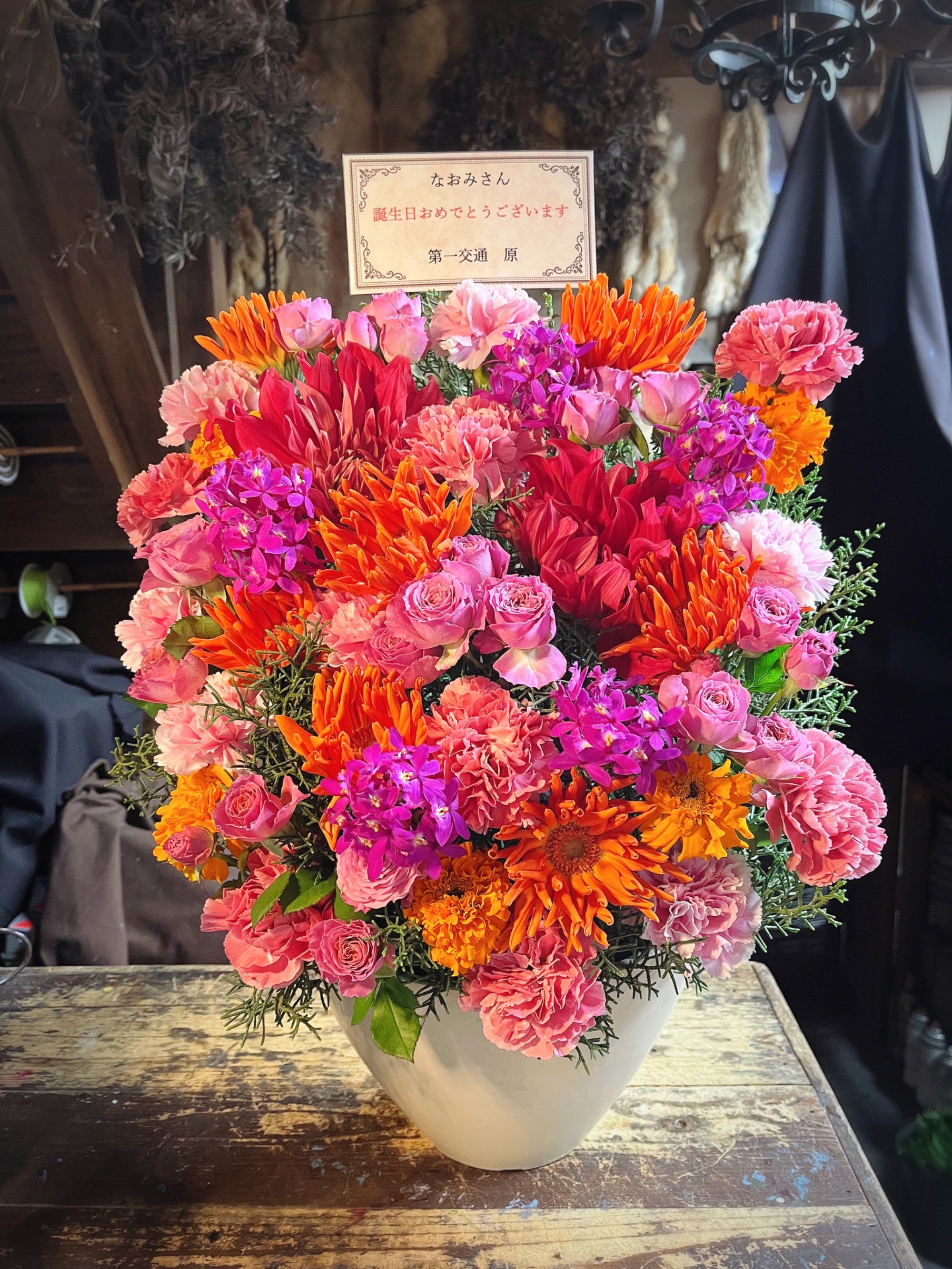 「元気になってね」ボリュームたっぷり華やかなお花でおつくりしたバースデーフラワー