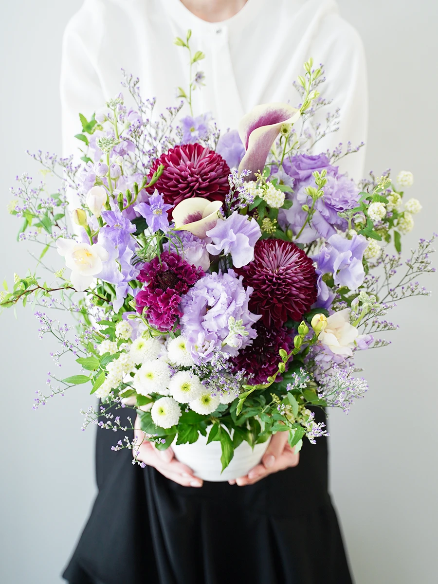 季節のお供えお悔やみ生花アレンジ 紫 L