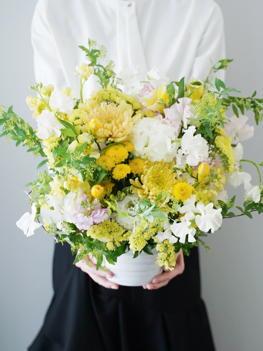 季節のお供えお悔やみ生花アレンジ 黄色 L