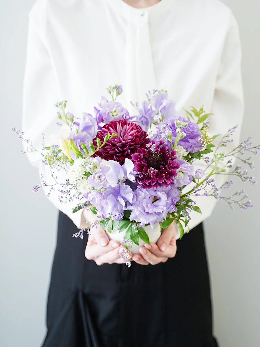 季節のお供えお悔やみ生花アレンジ 紫 S