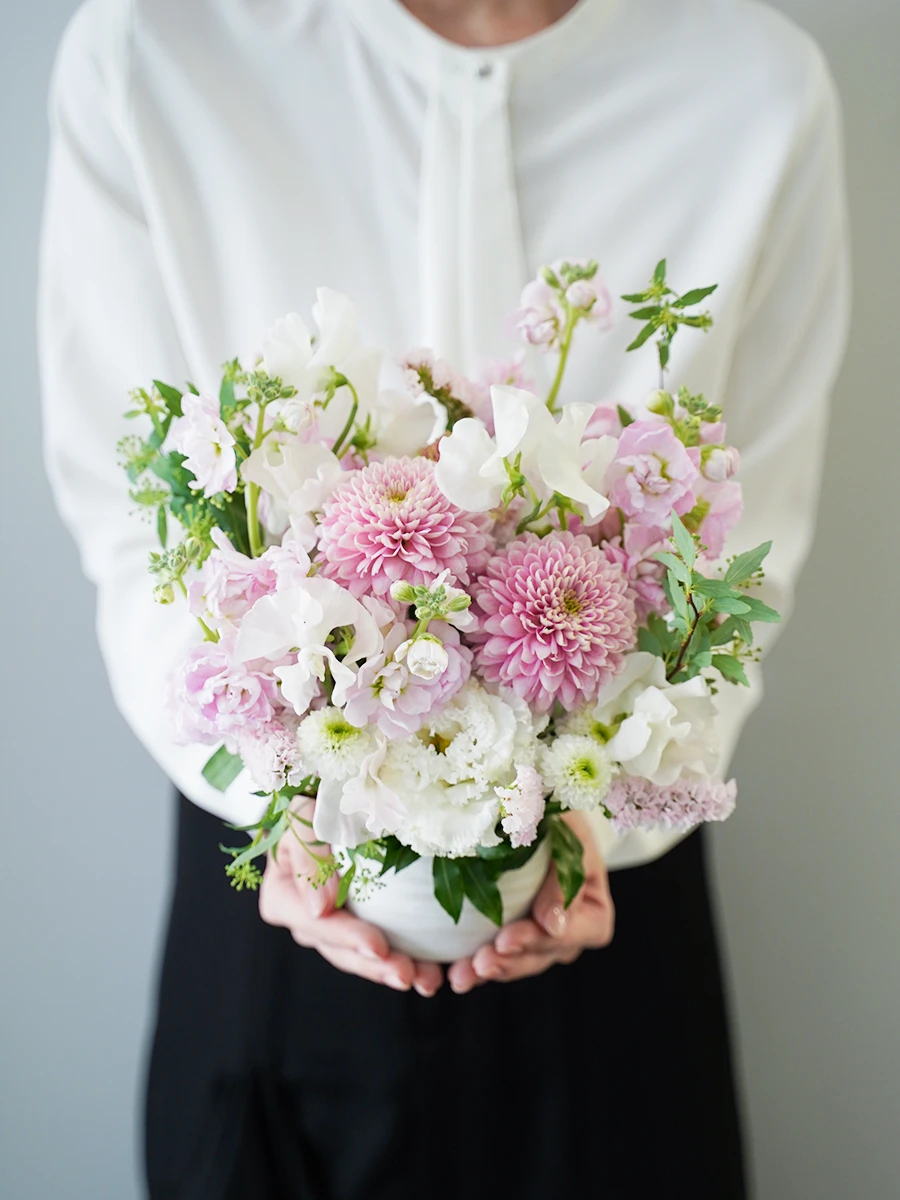 季節のお供えお悔やみ生花アレンジ ピンク S