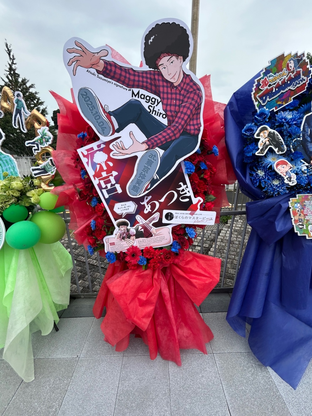 ブルーの幸せを呼ぶ華やか花時計 ブルーの幸せを呼ぶ華やか花時計