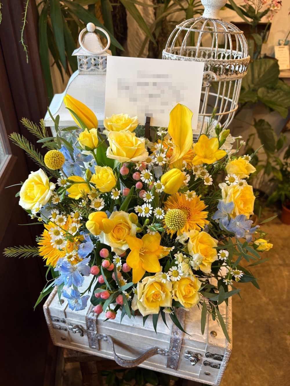 傘寿のお祝いに明るくおまとめしたアレンジ花