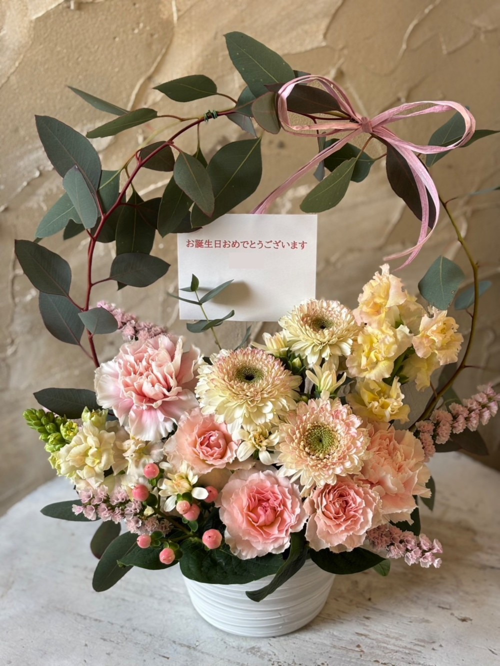 パステルカラーで優しい雰囲気のバースデーフラワー
