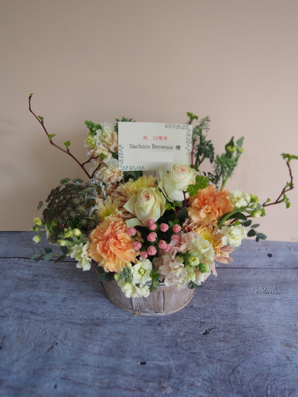 お店の雰囲気に馴染むオシャレな周年祝い花