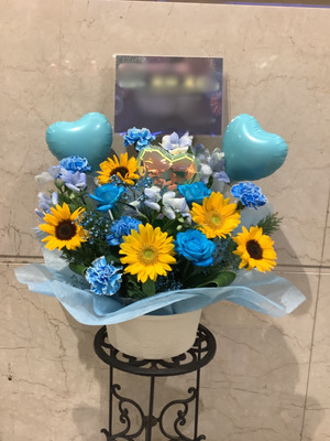 感謝の気持ちを込めて！イメージカラーでおまとめしたご出演祝い花・楽屋花