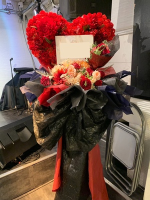 生誕イベント・推しの誕生日の祝い花｜フラスタ・楽屋花のSakaseru