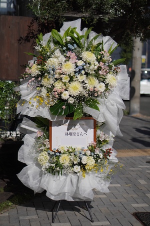 オーダー ミーグリ イベント 祭壇 祝花 楽屋花 日向坂46 濱岸ひより様のリアルミーグリ祝い花 @東京ビッグ