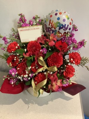 お祝いの気持ちを込めてお作りしたバースデーフラワー