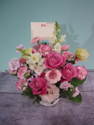 「お誕生日おめでとう!」 イベント衣装のイメージでお作りした華やかなバースデーフラワー