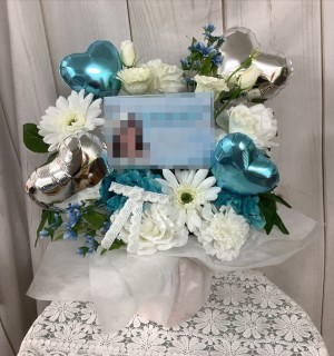 衣装イメージで可愛らしくおまとめしたご出演祝い花・楽屋花