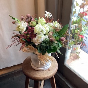 クリスマスをイメージしてナチュラルにおまとめした アレンジ花